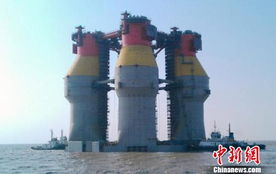 全球首座八角形半潜式钻井生产储油平台南通出坞